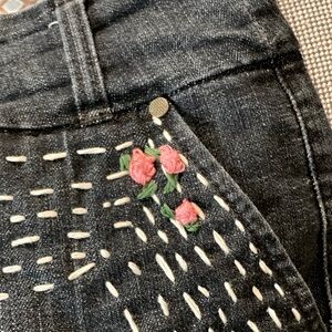 Personalized embroidery denim shorts